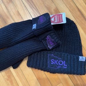 NWT Minnesota Vikings Knit Hat and Mittens Set